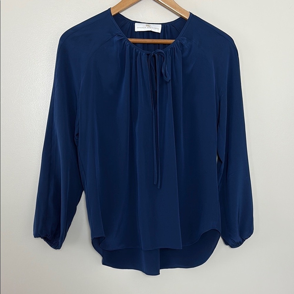 Amanda Uprichard Blouse Silk Top XS Navy Blue Keyhole‎ Tie Neck Pleated USA